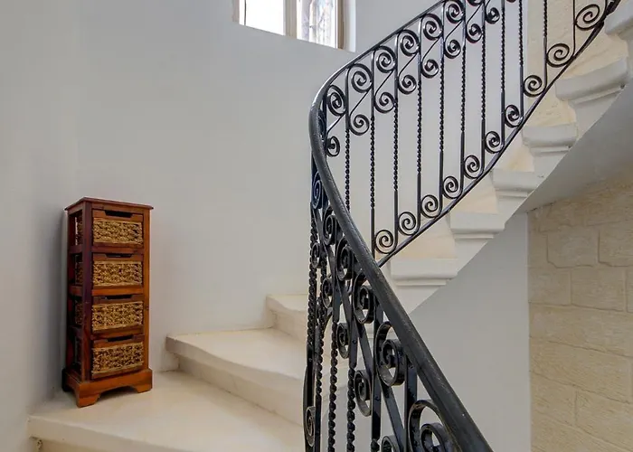 Victory Beautiful Fully Equipped 2br Townhouse By 360 Estates