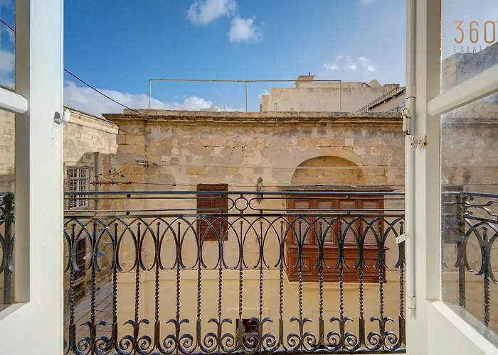 Nyaraló Victory Beautiful Fully Equipped 2br Townhouse By 360 Estates *